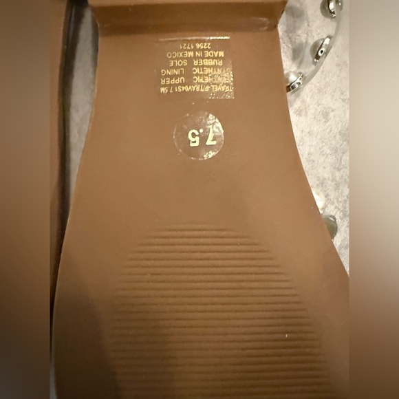 NWOB- Steve Madden Clear Pearl Flat Strappy Gladiator sandal- Clear Pearl-Sz 7.5 - Picture 5 of 5